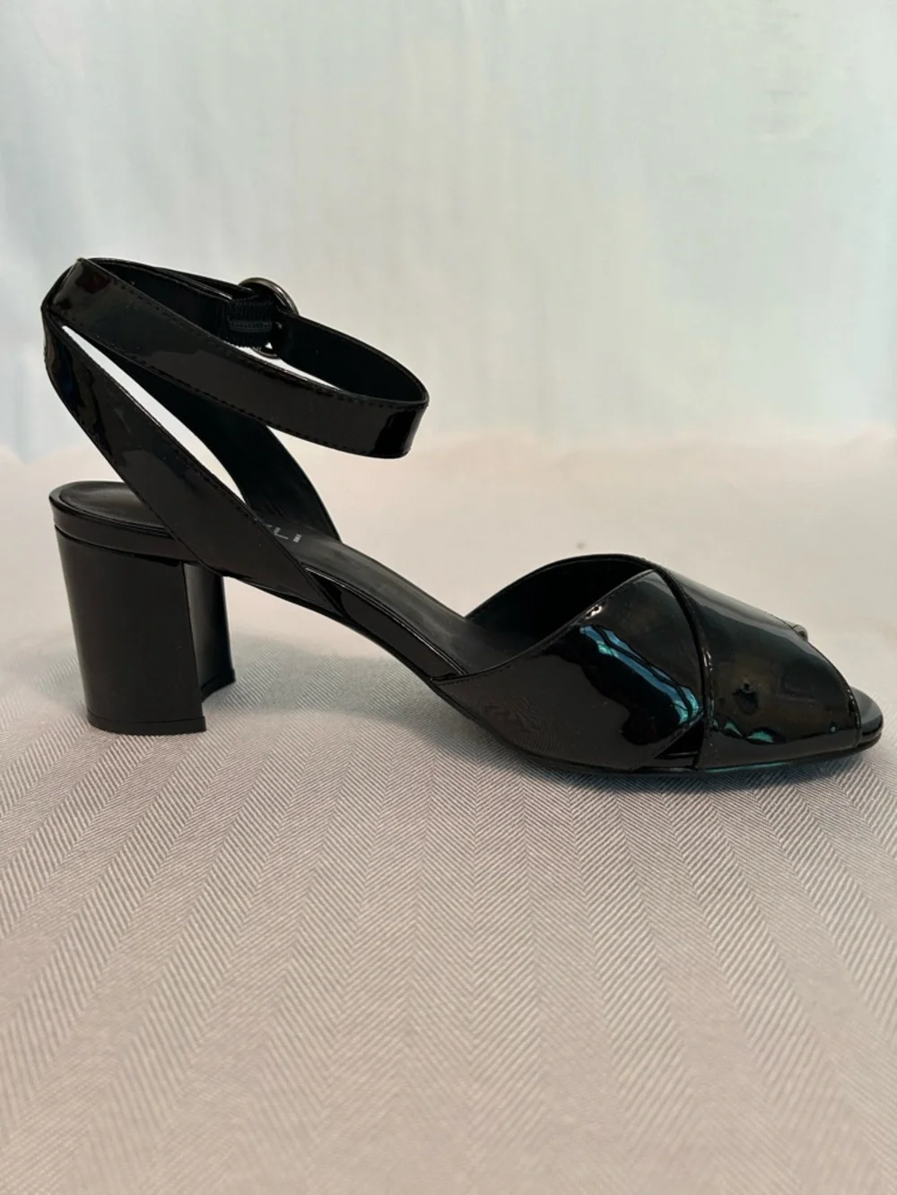 Vaneli Leah Black Patent Leather Block Heel Ankle Strap Sandals NIB